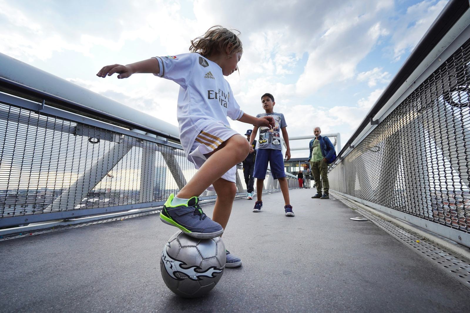 博狗娱乐 · 团队 · 协作瞬间